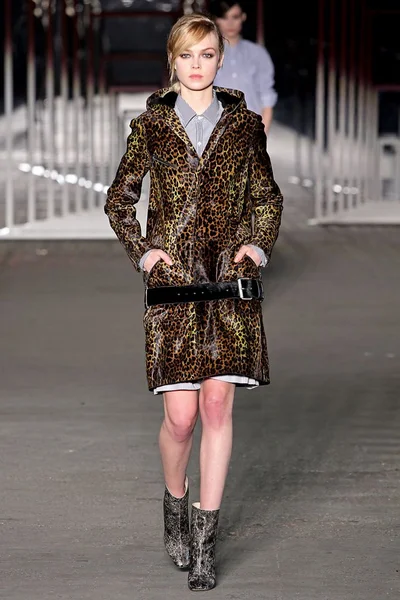 Look 14